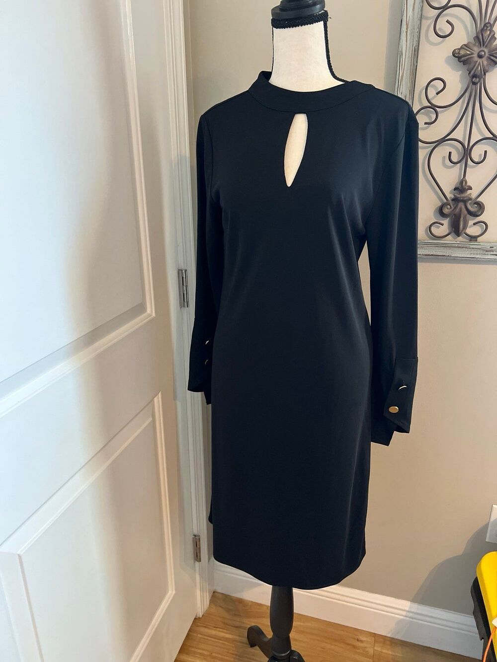 ANN TAYLOR BLACK FRONT BACK KEYHOLE LONG BELL BUTTON SLEEVES  DRESS SIZE: XS NWT
